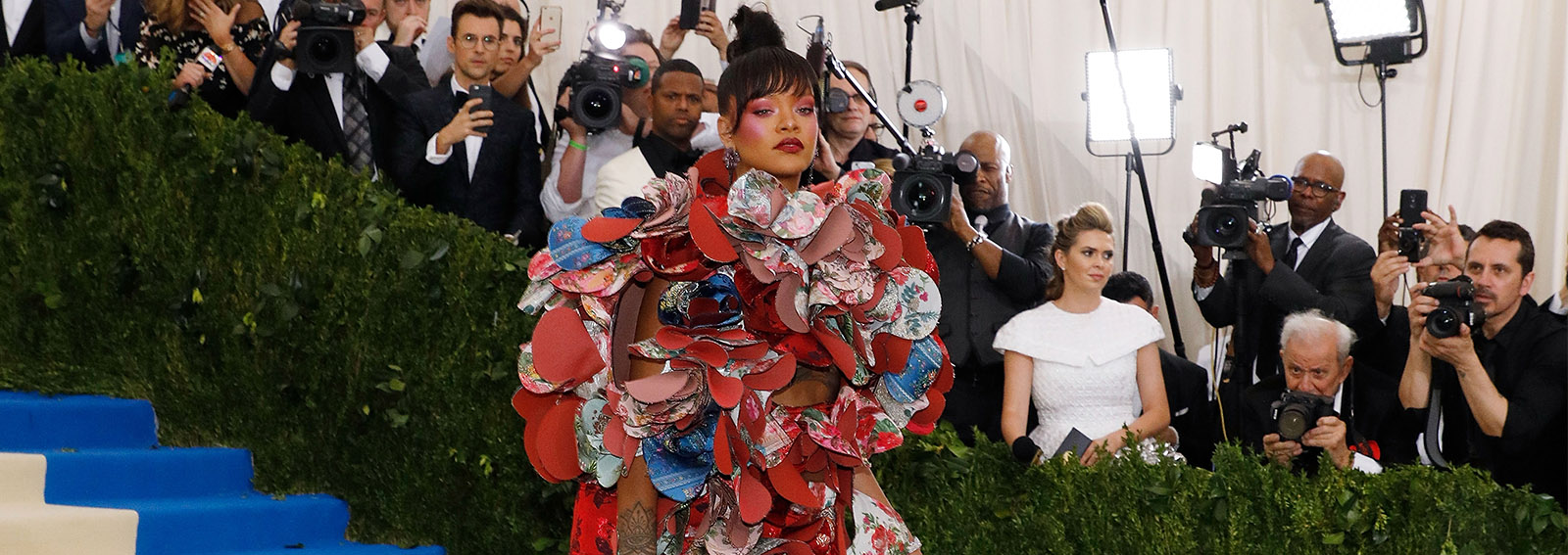 cover rihanna met gala desktop