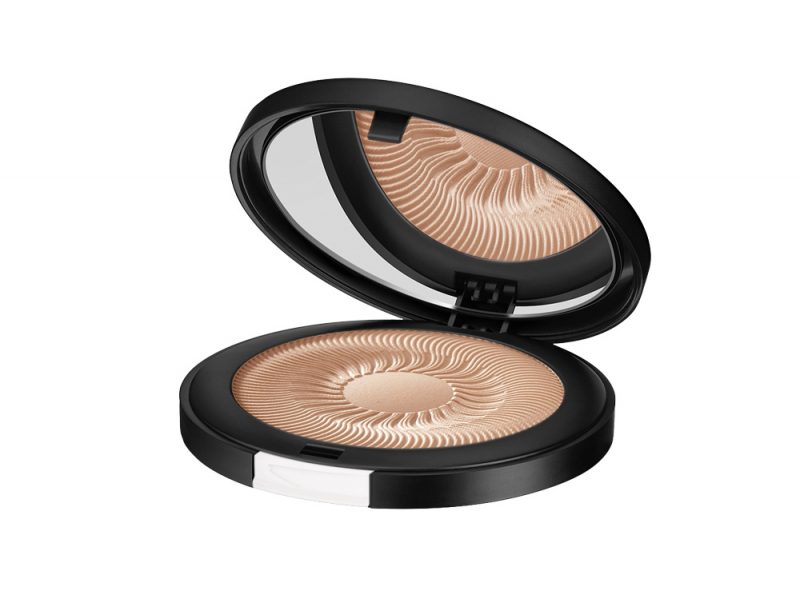 terra-abbronzante-i-consigli-per-un-aspetto- luminoso-516-30_POUDRE-BRILLANTE-SOLEIL_72dpi_RGB