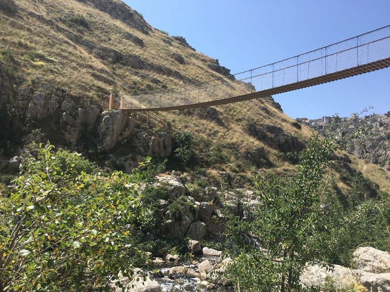 Cammino Materano – ponte tibetano a Matera