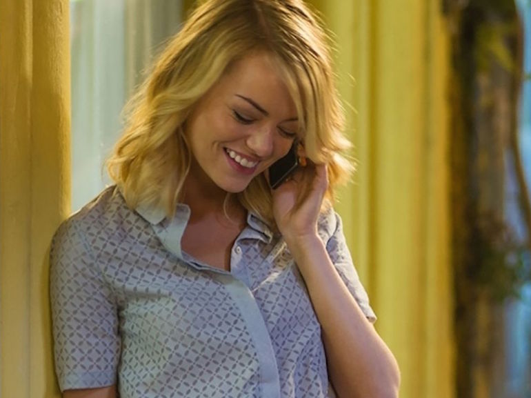 Emma Stone camicia azzurra