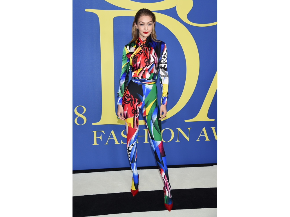Gigi-Hadid-in-Versace