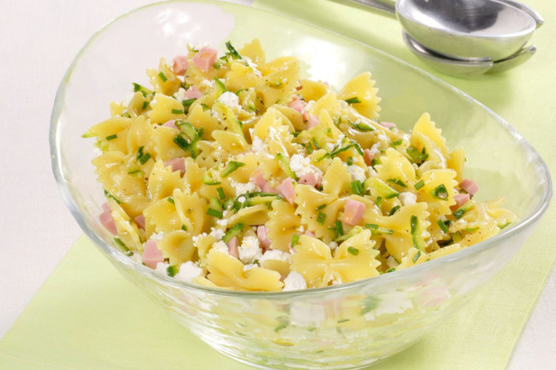Insalata di pasta con zucchine marinate