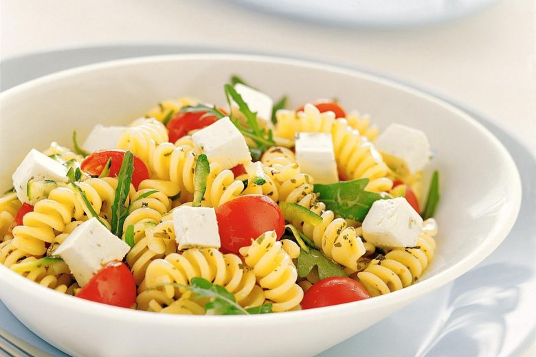 Pasta alla crudaiola con formaggio fresco