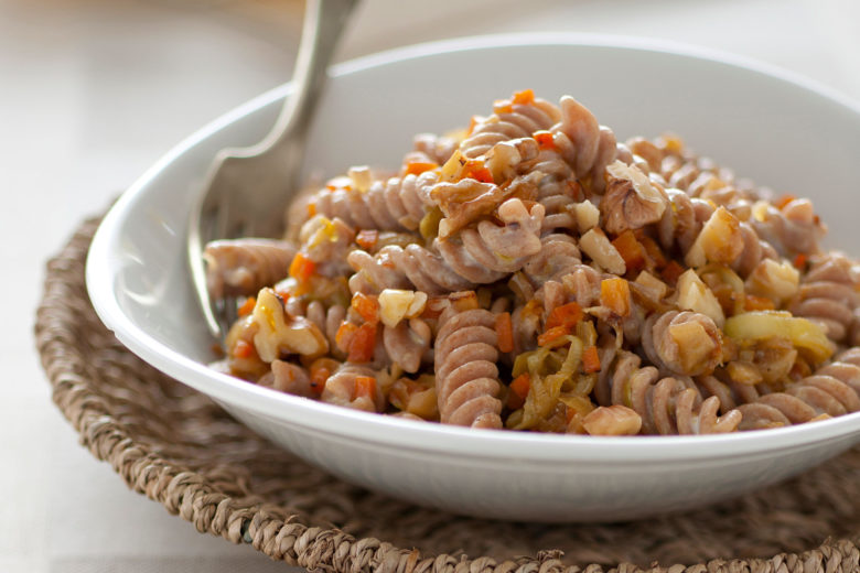 Pasta di farro con ragù vegetariano