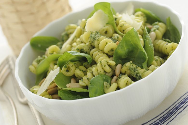 Pasta fredda con pesto aromatico
