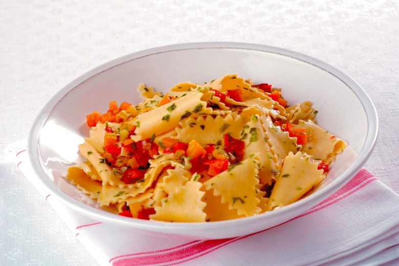 Pasta fresca di farina di farro con verdure