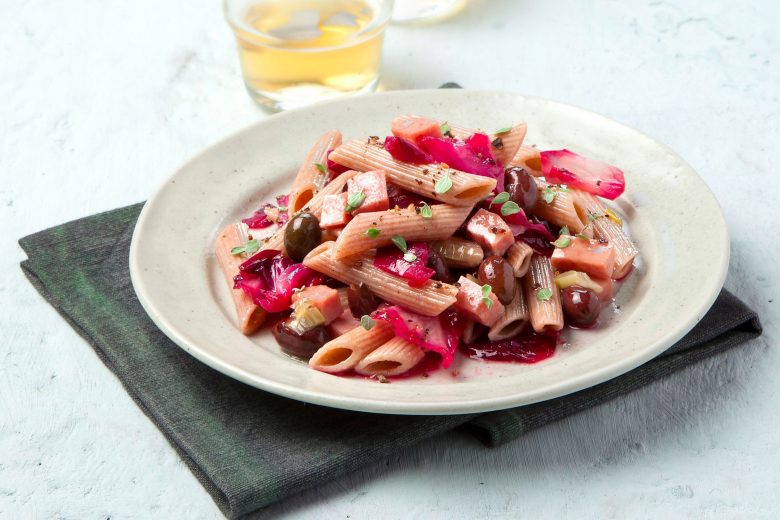 Penne al farro con radicchio e prosciutto