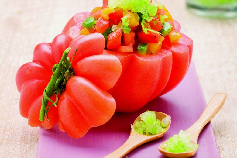 Pomodori crudi ripieni con sorbetto