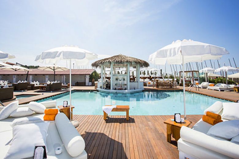 I migliori beach club del Mediterraneo, da Ibiza alla Versilia