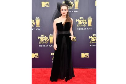 katherine-langford-giorgio-armani-gothic-chic-veletta