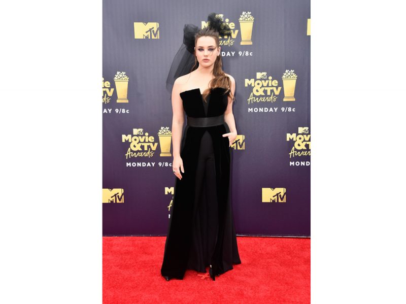 katherine-langford-giorgio-armani-gothic-chic-veletta