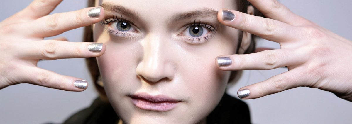 nail-art-argento-unghie-silver-manicure-cover-desktop