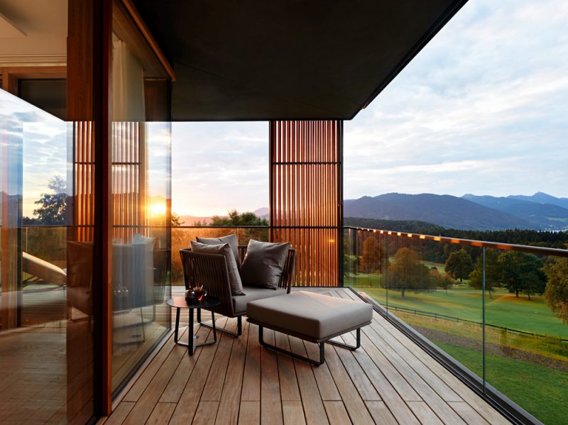 ossigeno-dai-prodotti-ai-trattamenti-specifici-la-sua-importanza-per-la-pelle-Lanserhof Tegernsee_Balcony
