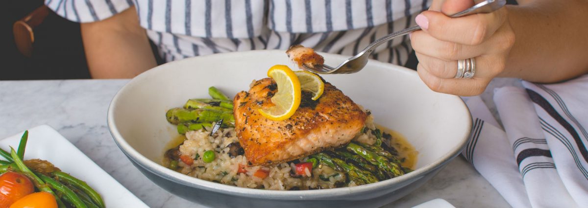 pesce salmone piatto ( desktop)