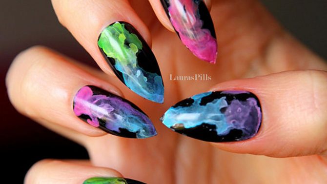 Unghie arcobaleno: rainbow nails per manicure colorate e divertenti