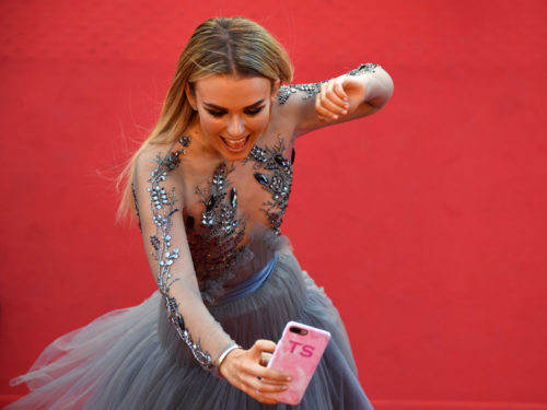 Come Scattare Il Selfie Perfetto Copiando I Trucchi Di Star E Influencer