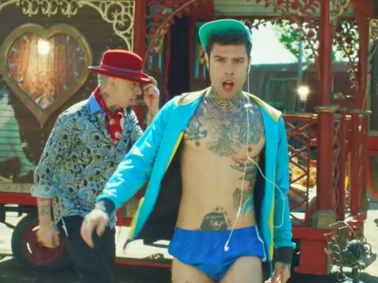 Fedez rapper italiano fidanzato Chiara Ferragni album passioni curiosita figlio Leone (7)