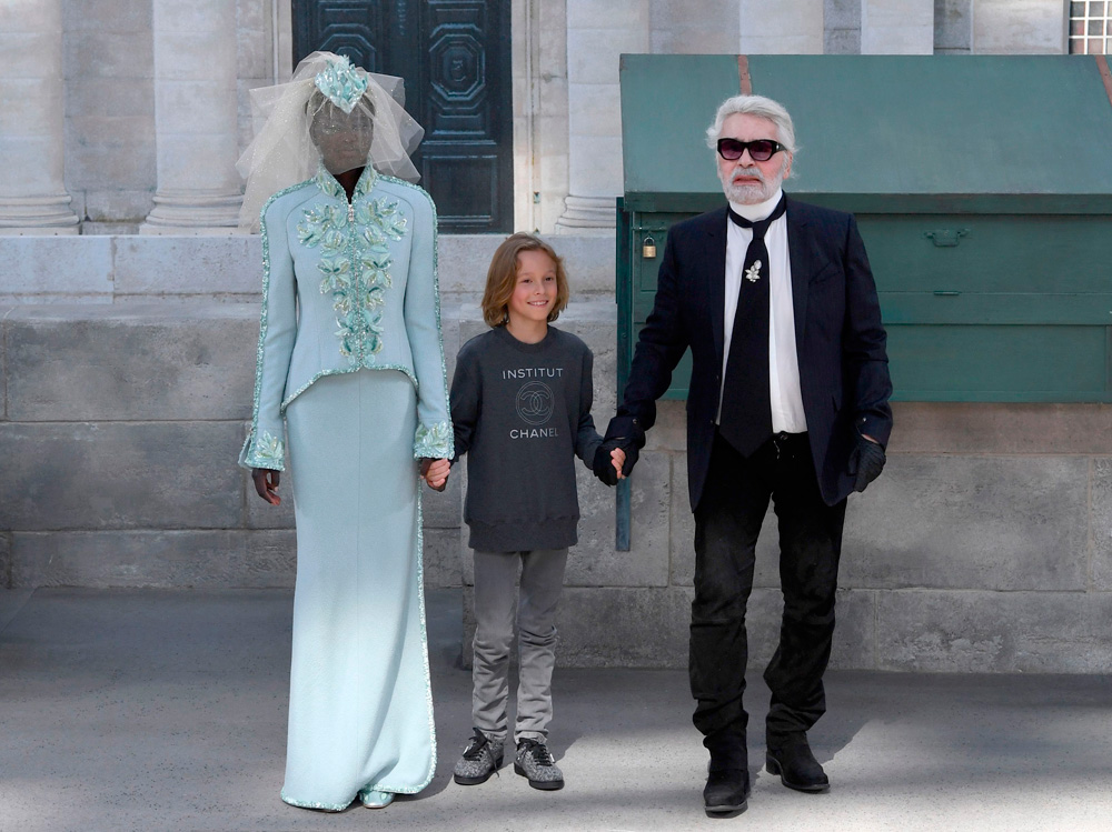 Karl-Lagerfeld-(R),-flanked-by-his-godson-Hudson-Kroenig-(2ndR)-and-South-Sudanese-British-model-Alek-Wek