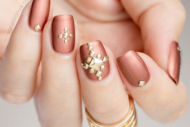 Unghie bronzo: le nail art bronze più belle del momento