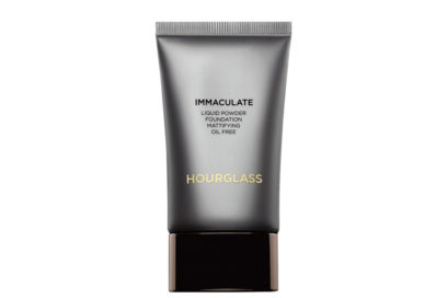 hou023_hourglasscosmetics_immaculateliquidpowderfoundation_1_1560x1960-vbf12