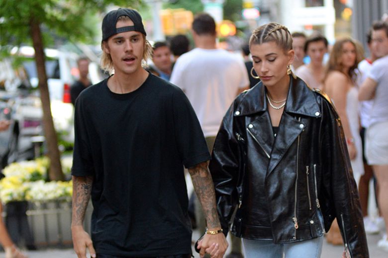 Justin Bieber fa una serenata a Hailey Baldwin in piena Londra, ecco il video