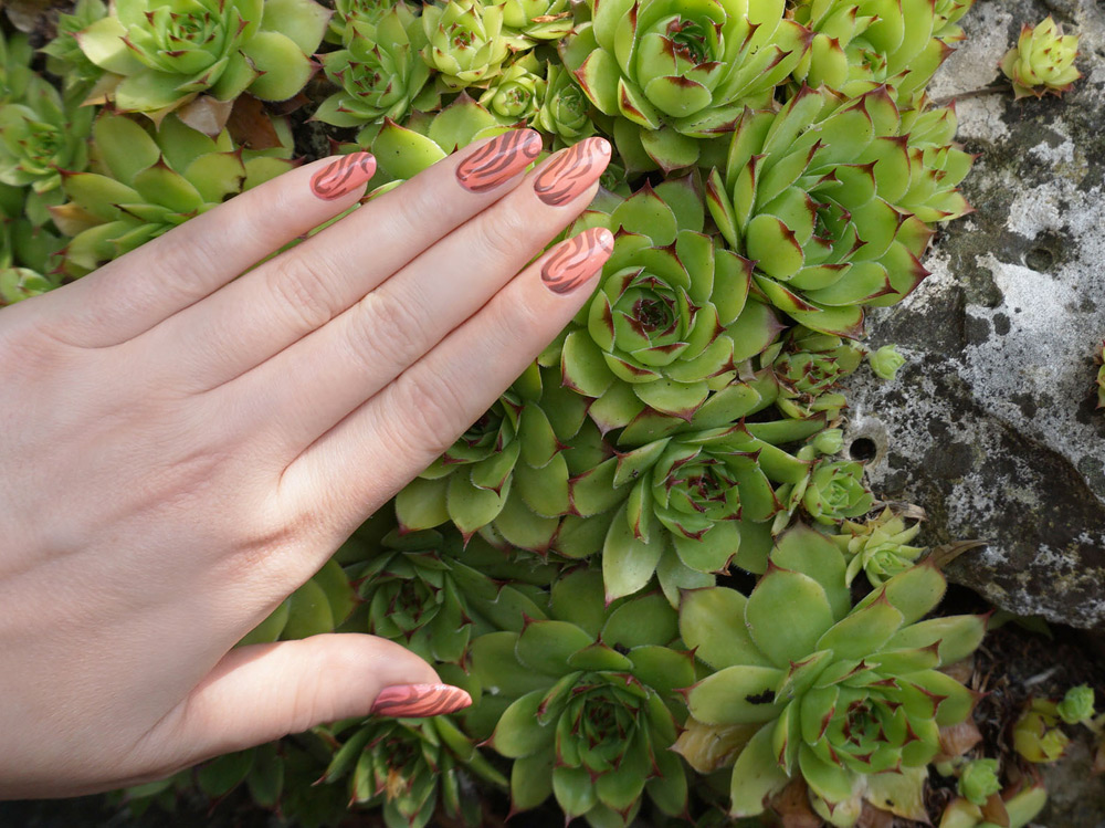 nail-art-tribal-waves