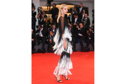 Leonie-Hanne-in-Chiara-Boni-La-Petite-Robe