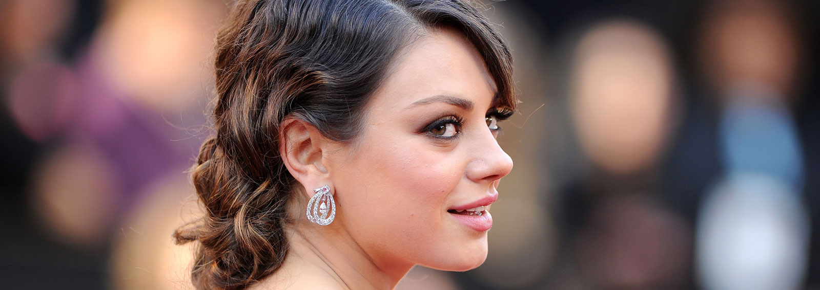 Mila-Kunis-cover-desktop