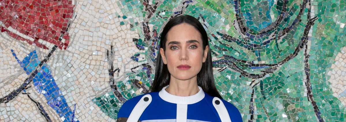 jennifer-connelly-desk