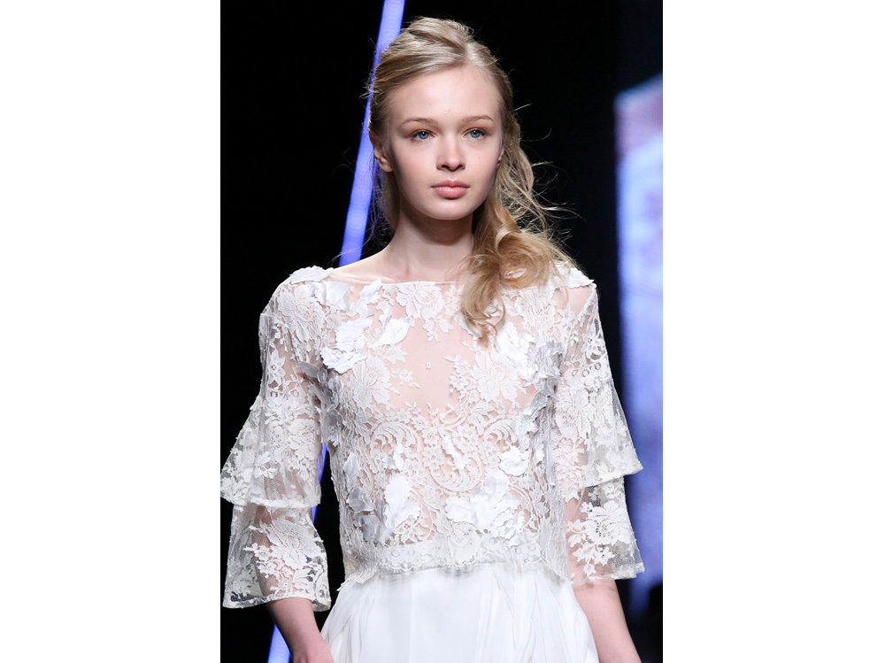 Acconciature capelli semiraccolti sposa le idee più glam per il 2019 (2)