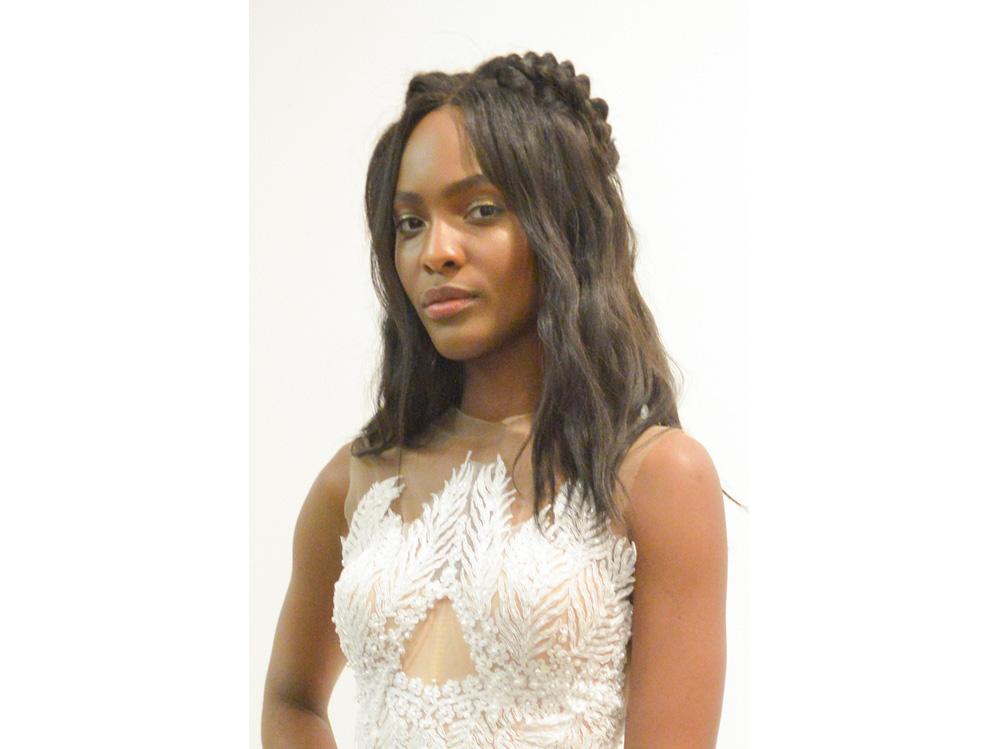 Acconciature capelli semiraccolti sposa le idee più glam per il 2019 (4)