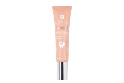 lentiggini-come-esaltare-con-la-base-make-up-giusta-Erborian—BB-DROPS