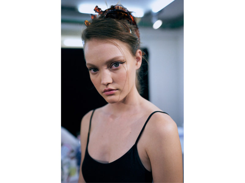 marco-de-vincenzo-primavera-estate-2019-beauty-look-make-up-mac-capelli-tigi-01