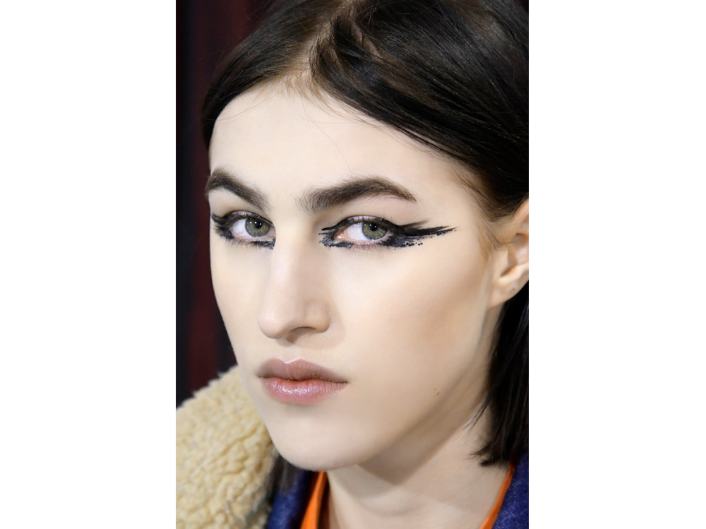 trucco occhi smokey eyes nero tendenza make up autunno inverno 2018 2019 (11)