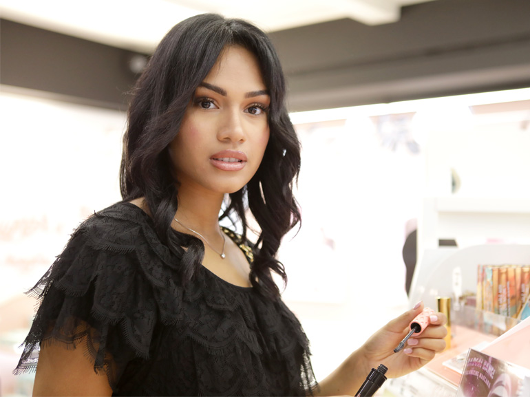 virginia-stablum-beauty-look-capelli-make-up-cover-mobile-01