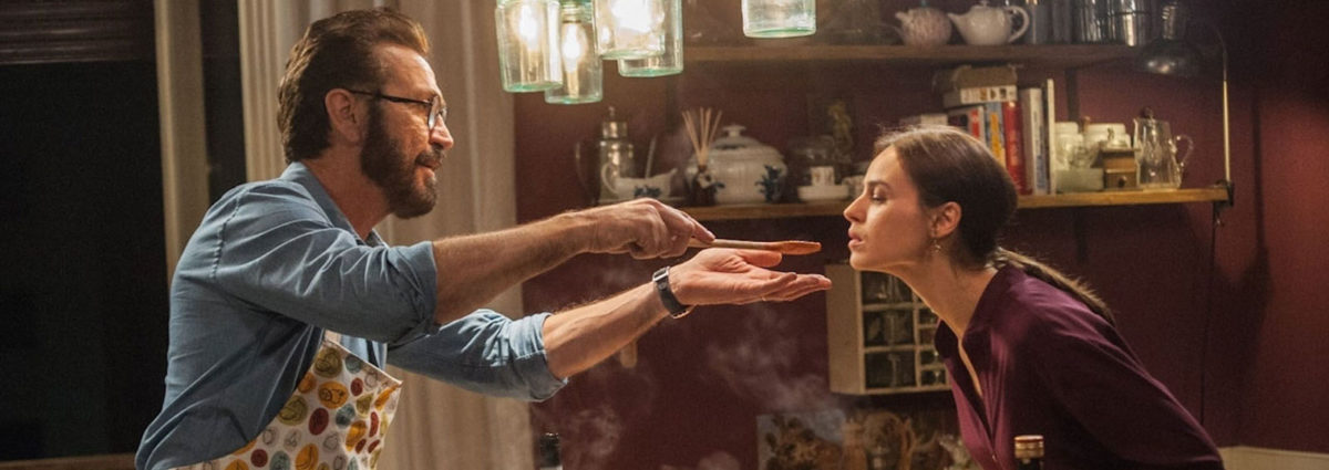 Katia Smutniak camicia viola