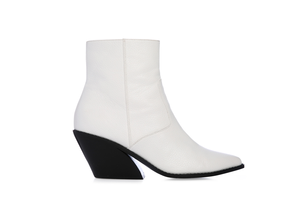 Primark_FW18-Donna_Curved-Heel-Cowboy-Boot-£16-€21