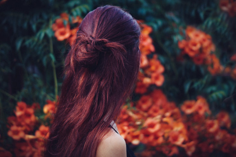 Dark cherry hair: la tinta capelli rosso ciliegia da provare