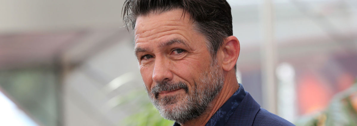 Billy-Cambell-cover-desktop