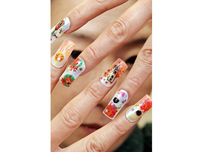 Manicure giapponese la nail art coloratissima ispirata al mondo dei manga