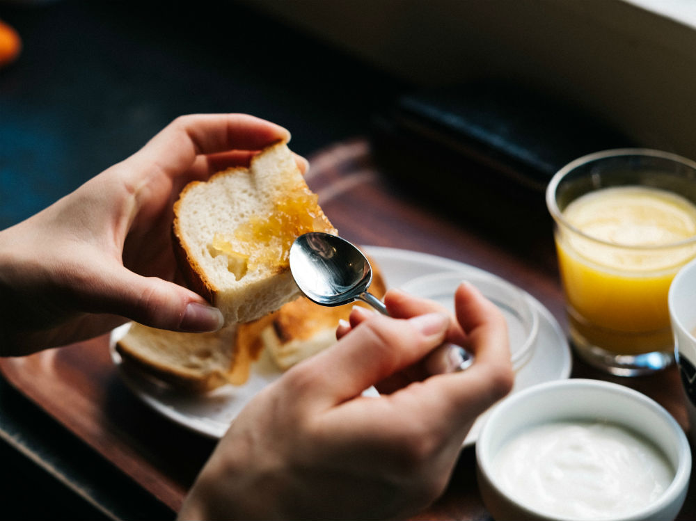 colazione cucchiaino confettura