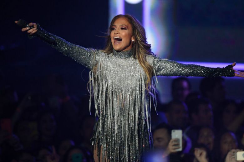 Jennifer Lopez guadagna 88mila euro al minuto per cantare in un centro commerciale