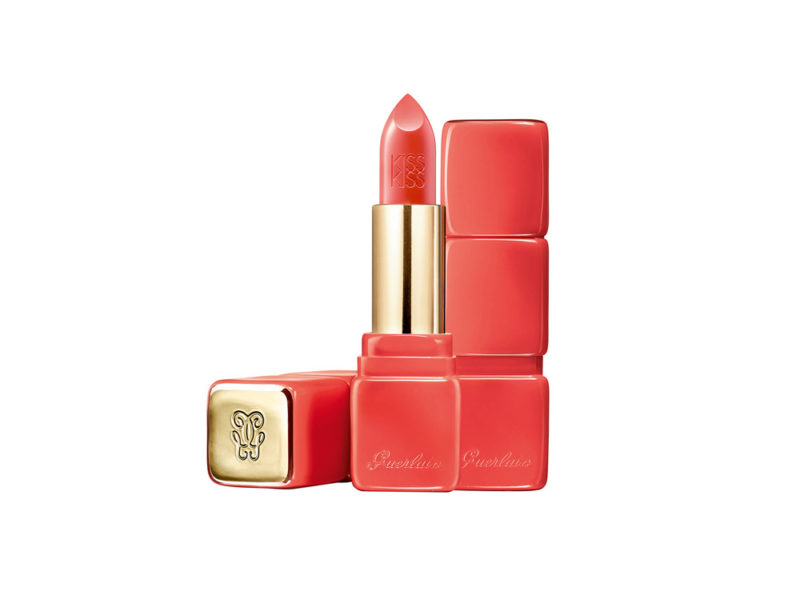 pantone-living-coral-colore-2019-prodotti-make-up-guerlain-rossetto-kiss-kiss
