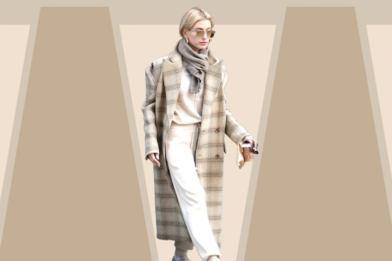 Cappotto check e tuta in cashmere: il look di Hailey Baldwin è caldo e comfy come piace a noi!