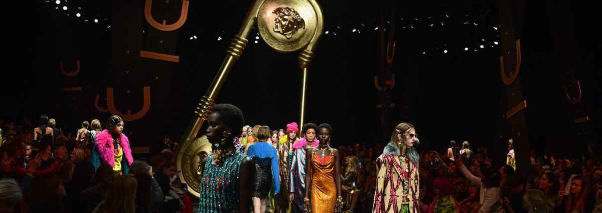 Versace Sfilata AI 19-20