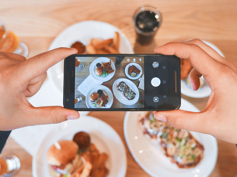 eaters-collective-smartphone-unsplash