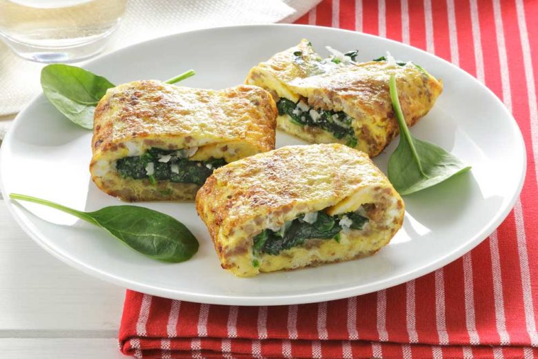 Omelette di uova e salsiccia