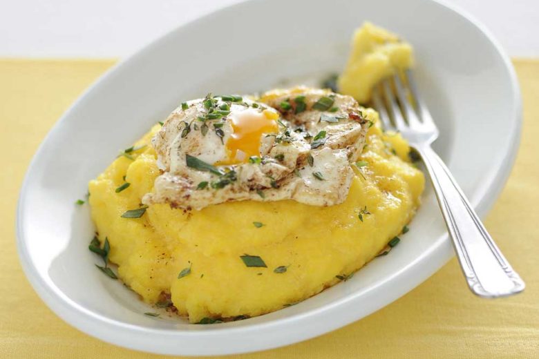 Uovo poché con polenta