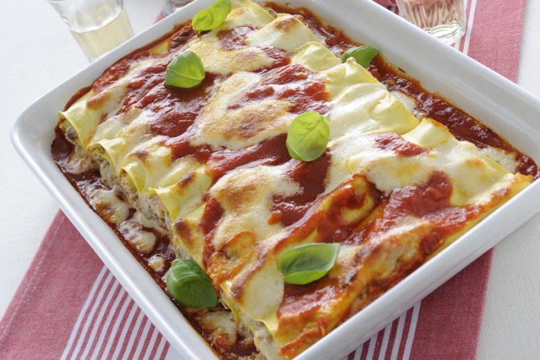 Cannelloni ripieni di carne  e ricotta
