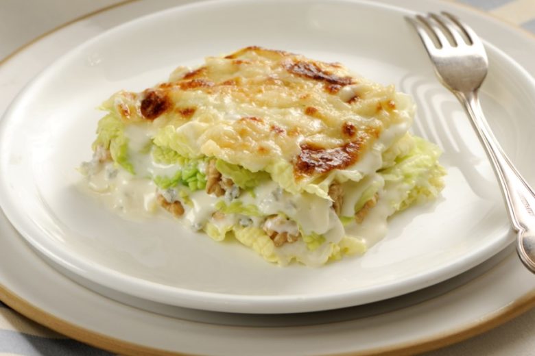 Lasagne verdi con verza e noci